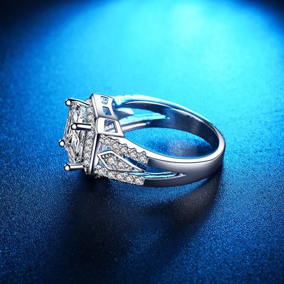Luxury Crystal Engagement Rings - Picture 3 of 4